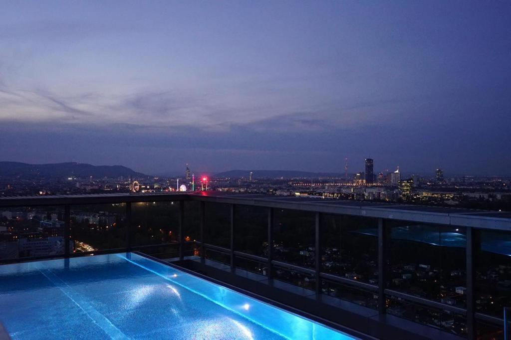 Exclusive 2-Bedroom Condo With Pool & Balcony Viena Exterior foto