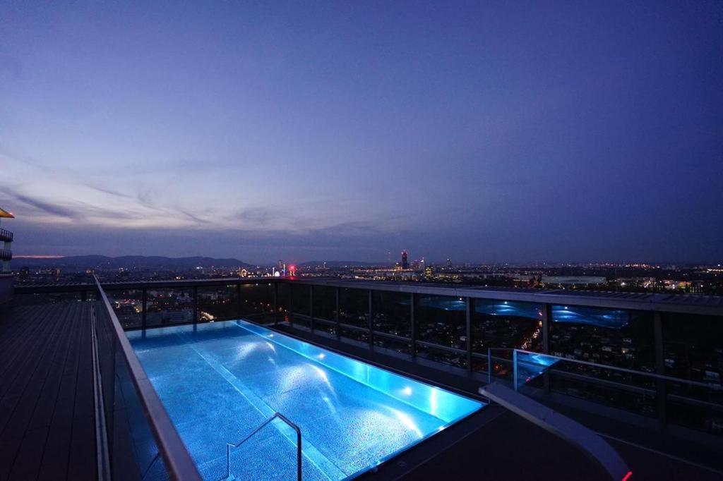 Exclusive 2-Bedroom Condo With Pool & Balcony Viena Exterior foto